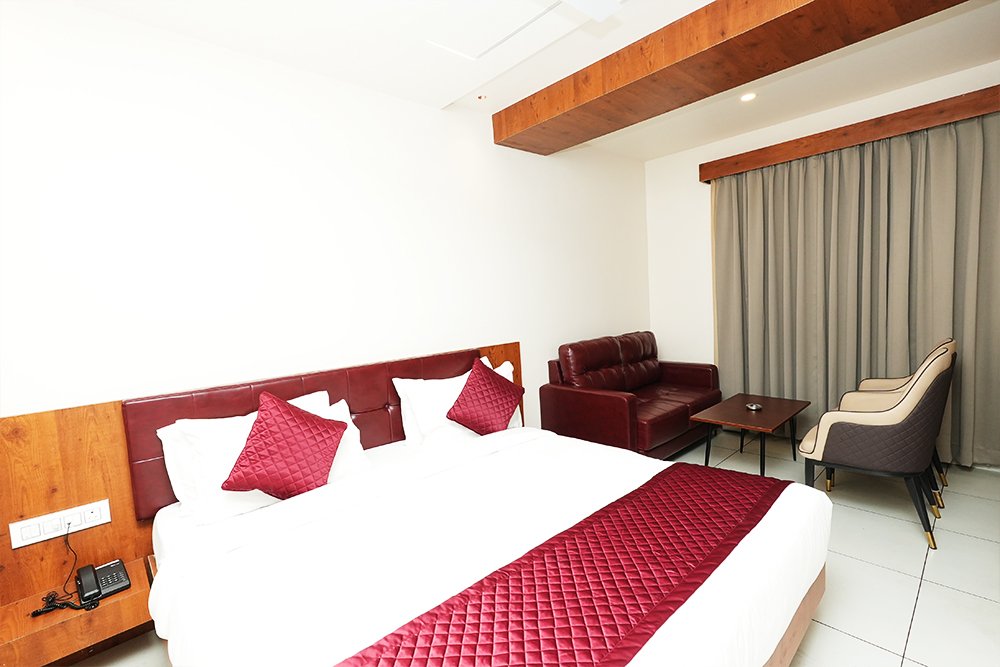 Executive King Room bed